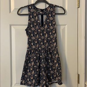 Super cute romper!